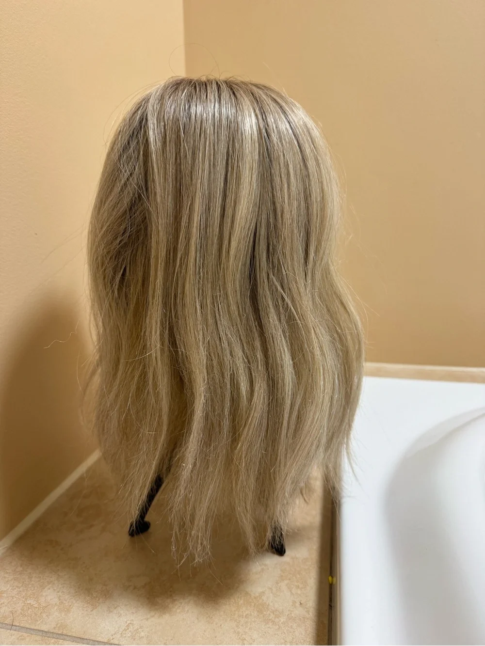 Blonde Women’s Synthetic Wig - Natural Blonde Tone